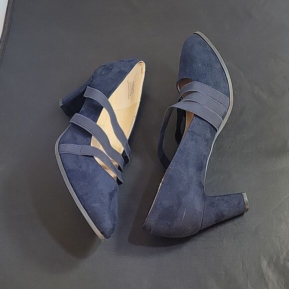 JOURNEE COLLECTIO FAUX SUEDE COMFORT SOLE ALMOND TOE TRIPLE ELASTIC STRAP SHOE - Picture 9 of 16